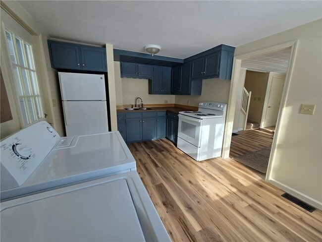 Building Photo - 252 A Allen St