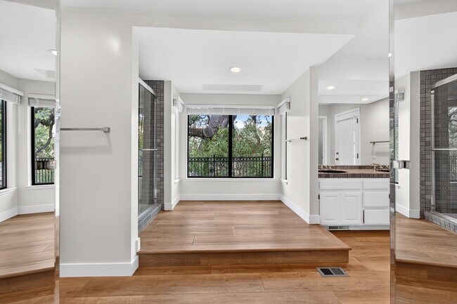 Building Photo - 1837 Lackland Dr