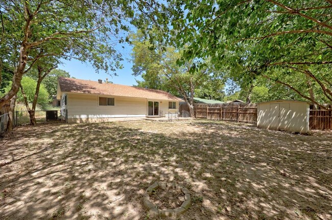 Building Photo - 6109 Glen Meadow Dr