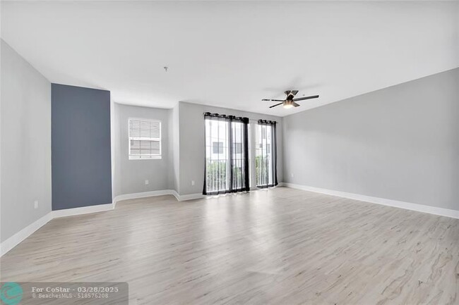 Building Photo - 2725 NE 8th Ave