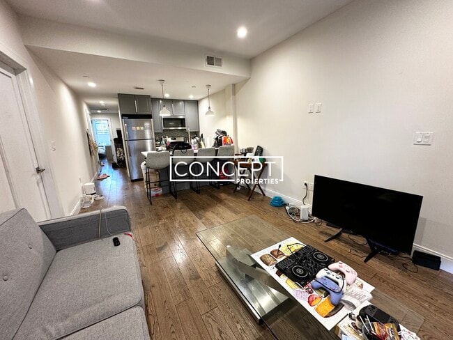 Building Photo - 988 Tremont St