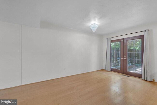 Building Photo - 40 Rittenhouse Dr