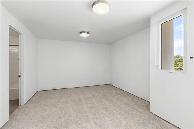 Building Photo - 33 Vanguard Way