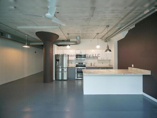 Building Photo - Chanel Side Condo