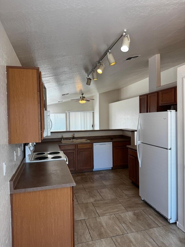 Building Photo - 14613 N 154th Ave