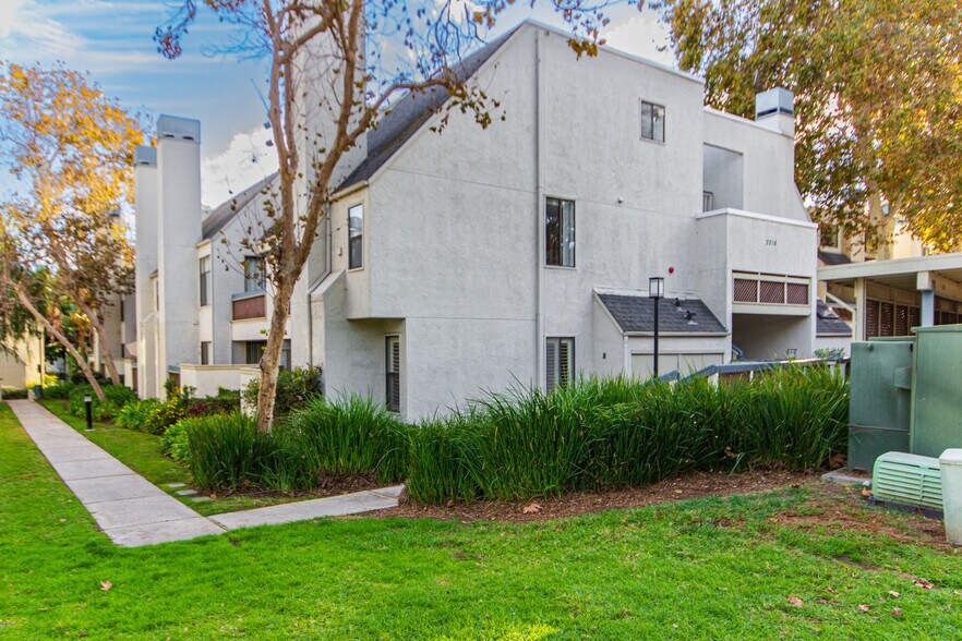 Building Photo - 2218 River Run Dr