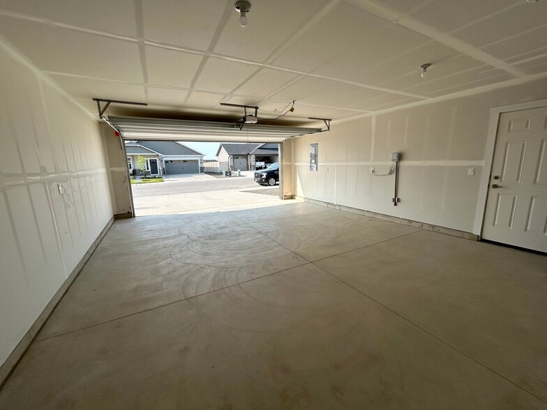 Building Photo - 3796 N Anselmo Way