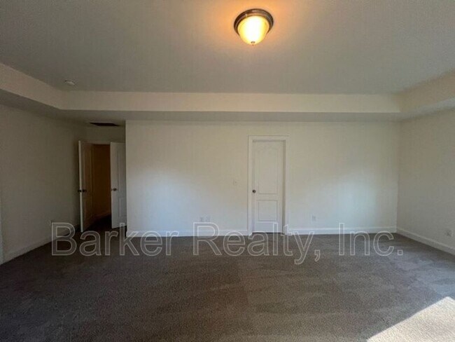 Building Photo - 324 Matilda Pl