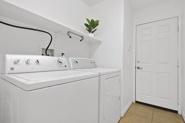 Building Photo - 47820 Calle Zafiro
