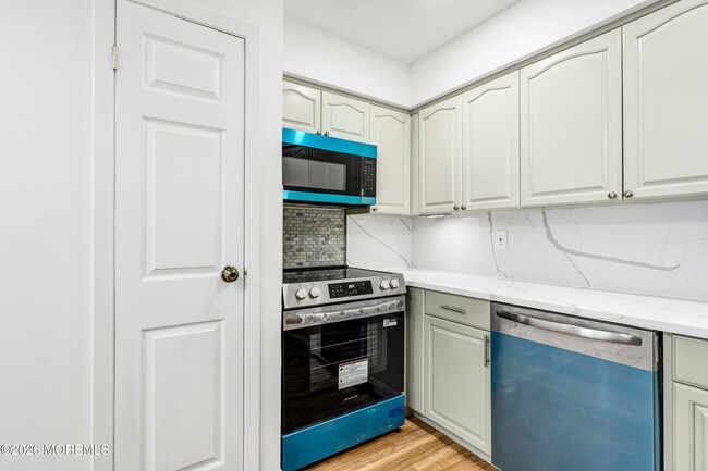 Building Photo - 720 Ocean Ave N