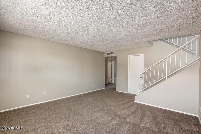 Building Photo - 417 E Greenway Dr