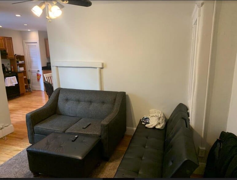 Building Photo - 220 Hanover St