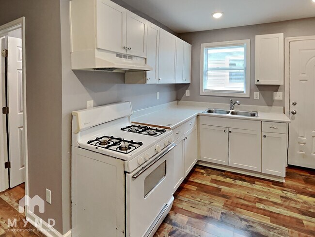 Building Photo - 736 N Montgomery St