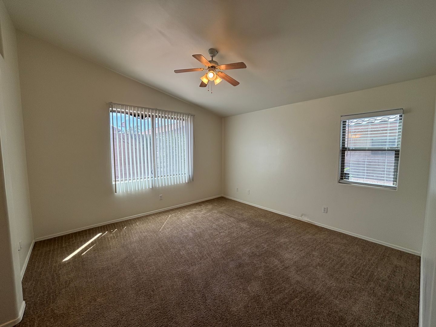 Building Photo - 10500 E Carolina Willow Ln