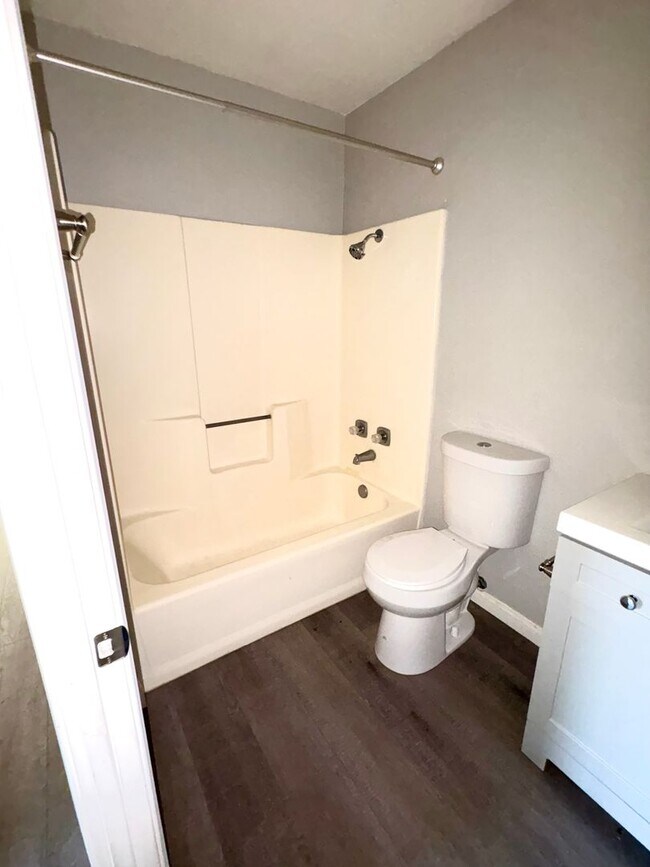 Building Photo - Welcoming 3 Bedroom 1.5 Bathroom Home