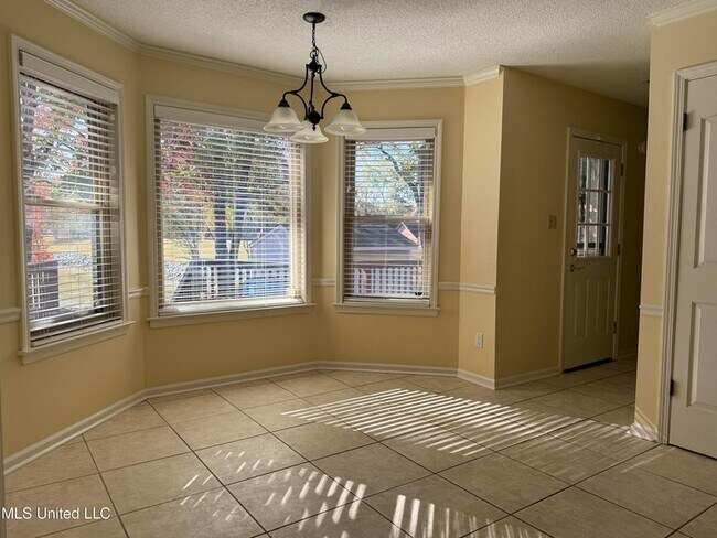 Building Photo - 1327 Fox Chase Dr