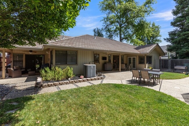 Building Photo - 1856 Ridgeview Dr