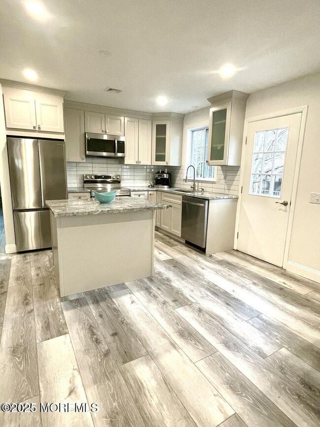 Primary Photo - 19B Maplewood Dr
