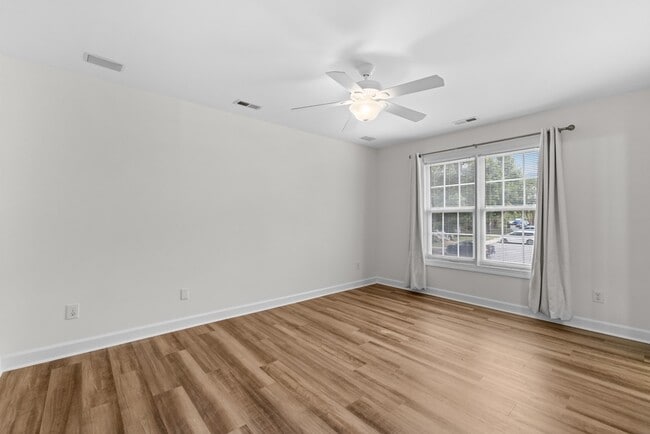 Building Photo - 2723 Sterling Park Dr