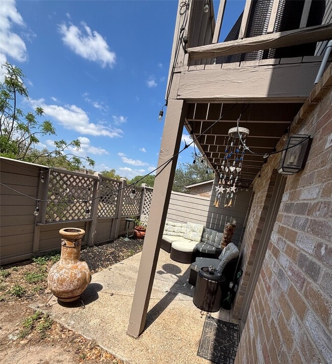 Building Photo - 30 Oak Villa Rd