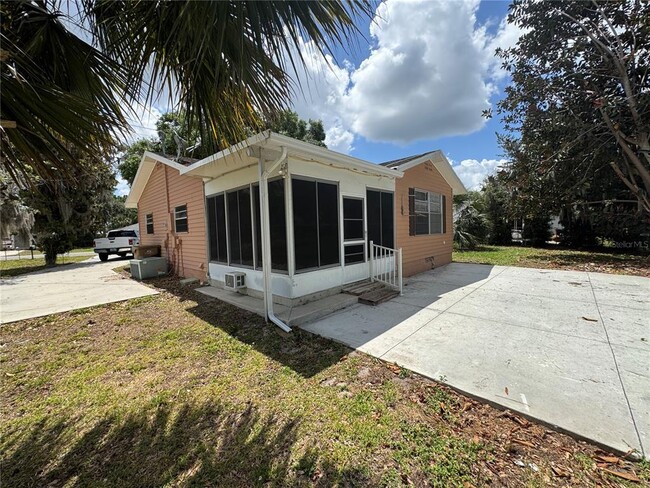 Building Photo - 32641 Lake Eustis Dr