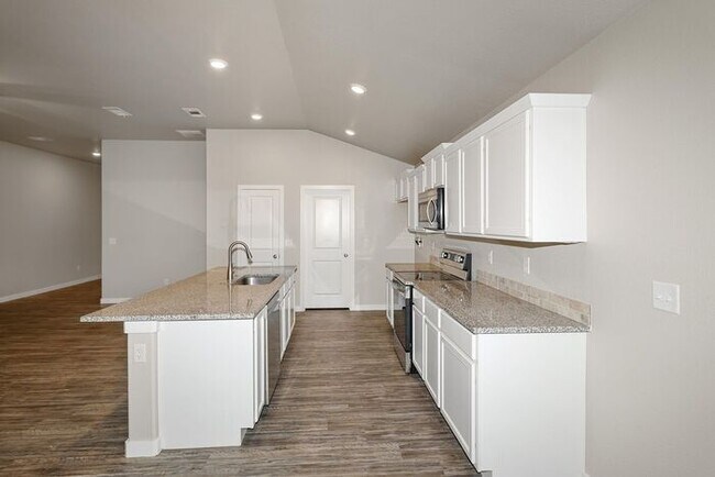 Building Photo - 1536 Montaluse Rd