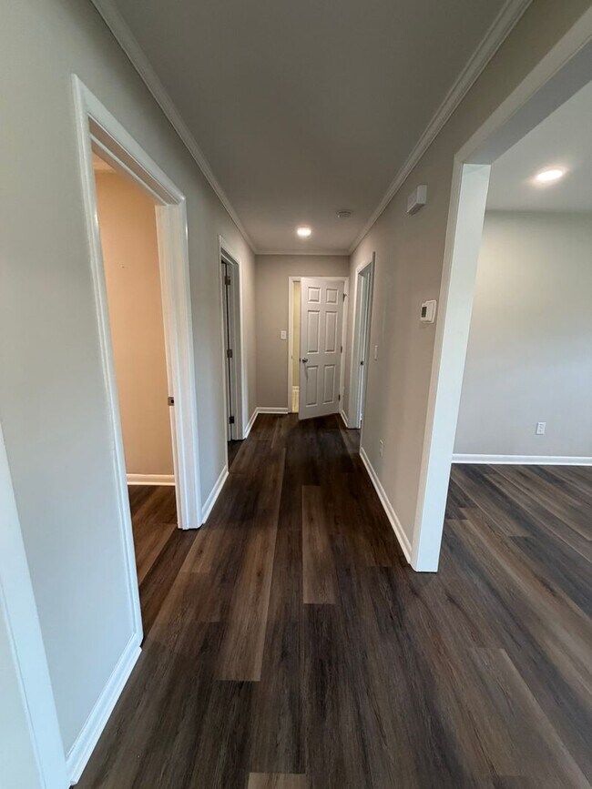 Building Photo - 228 College Dr