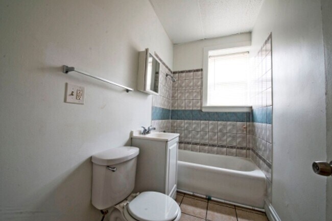 Building Photo - 6933 S Indiana Chicago, IL 60637