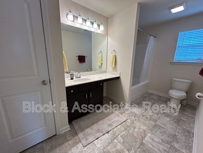 Building Photo - 1464 Land Grv Dr
