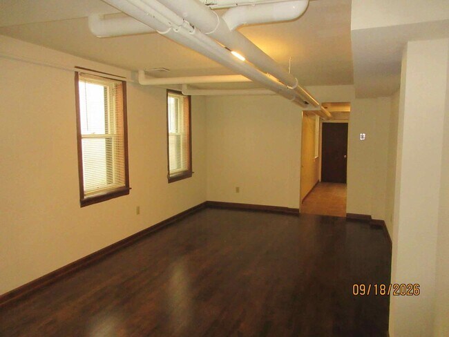 Building Photo - 819 E Center St