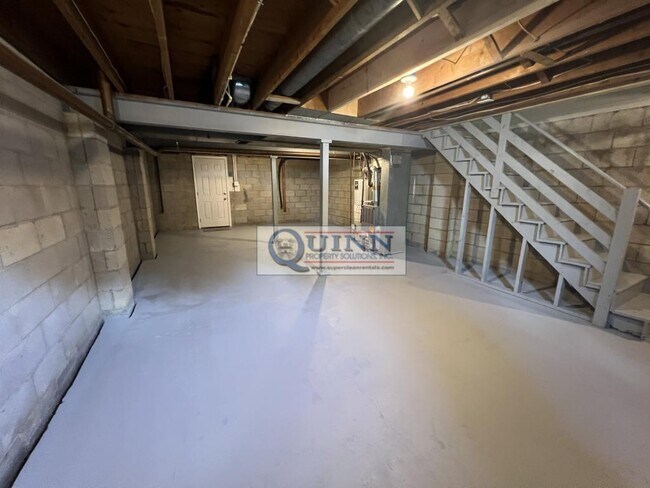 Building Photo - 125 E Village Rd