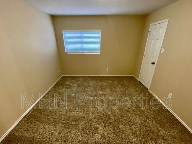 Building Photo - 5923 Trent Ranch