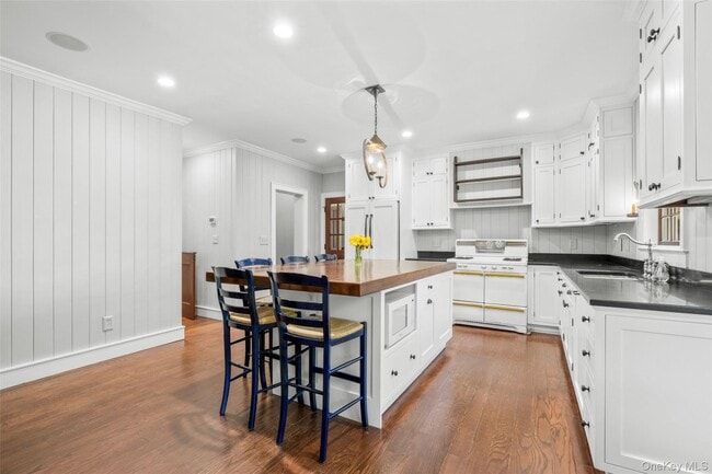 Building Photo - 6 Summit Ave