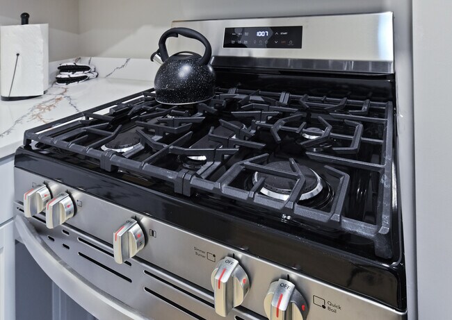 Building Photo - 3022 Auchentoroly Ter