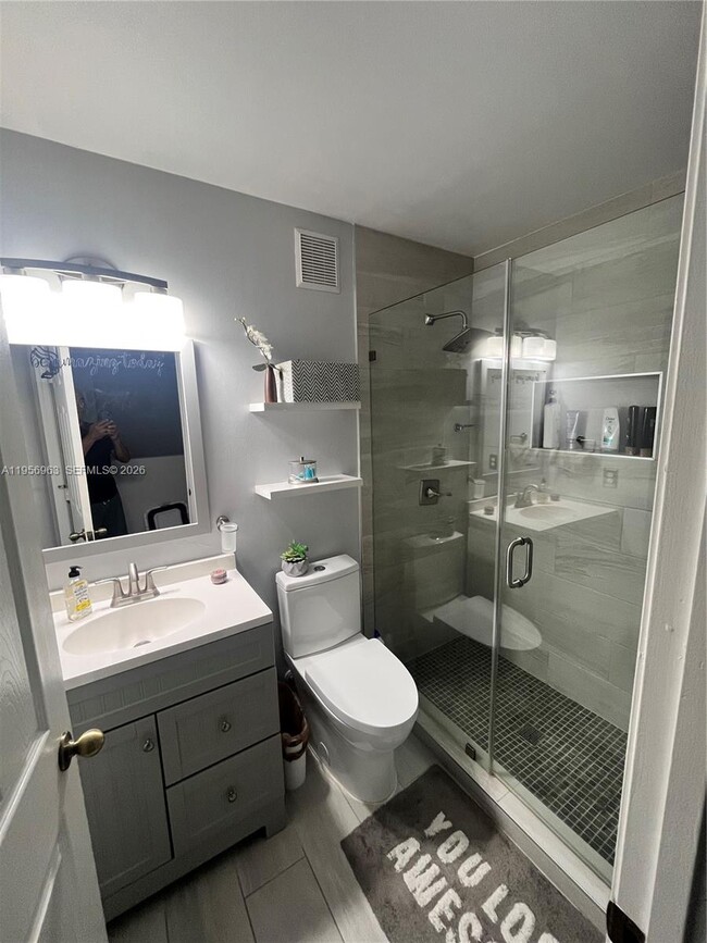 Building Photo - 4746 Lago Vista Dr