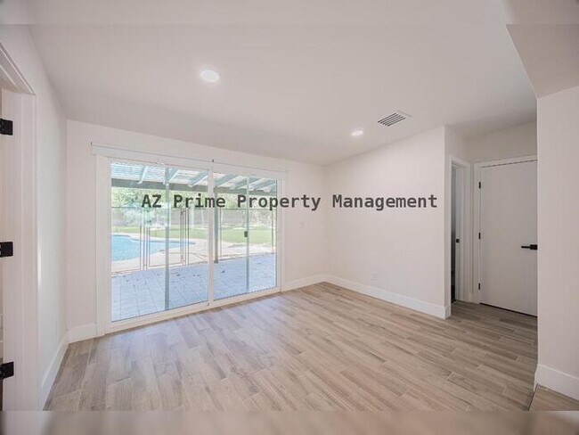 Building Photo - 6828 N 10th Ave