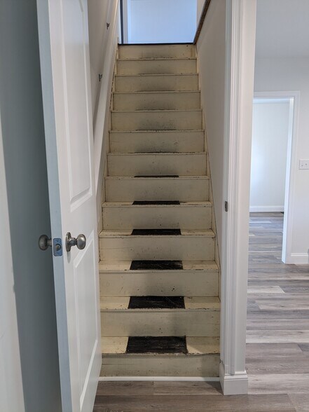 Building Photo - 329 York Rd