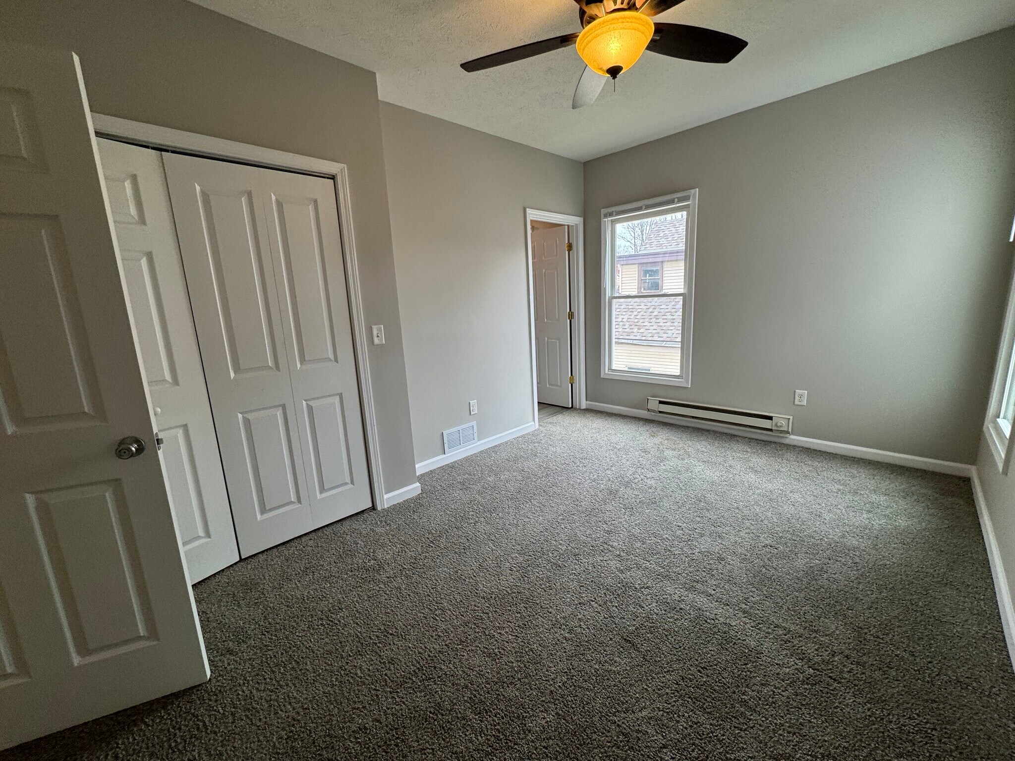 Building Photo - 310 E Mulberry St