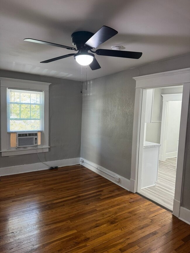 Building Photo - 1020 Sharpe Ave