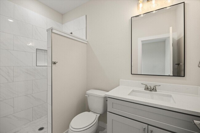 Building Photo - 585 Galt Dr