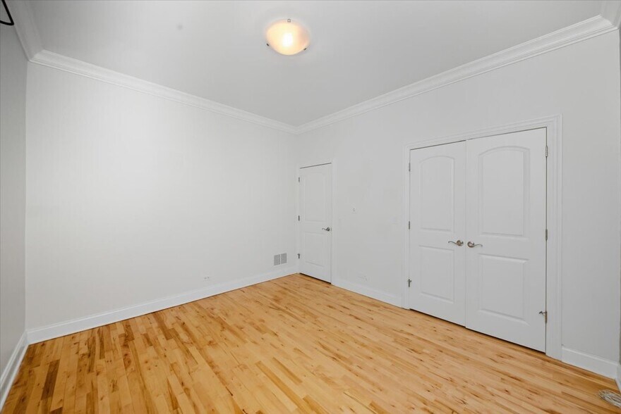 Building Photo - 1523 W Huron St