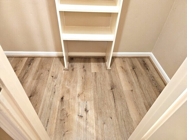 Building Photo - 2327 Shadbury Ct