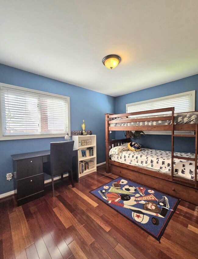 Building Photo - 108 N Gladden St