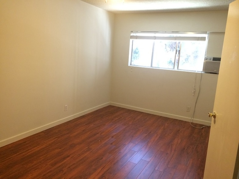 Primary Photo - 530 Veteran Ave