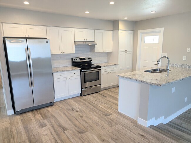 Building Photo - 1604 E El Parque Dr