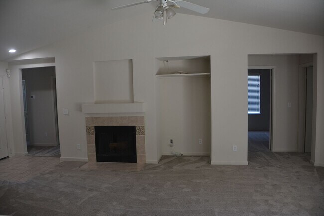 Building Photo - 5163 Tehachapi Way