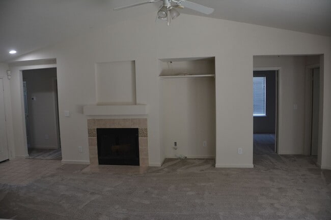 Building Photo - Sharp and clean Dallas Ranch area 4 bedroom, 2 bath home with 1,533 sq. ft