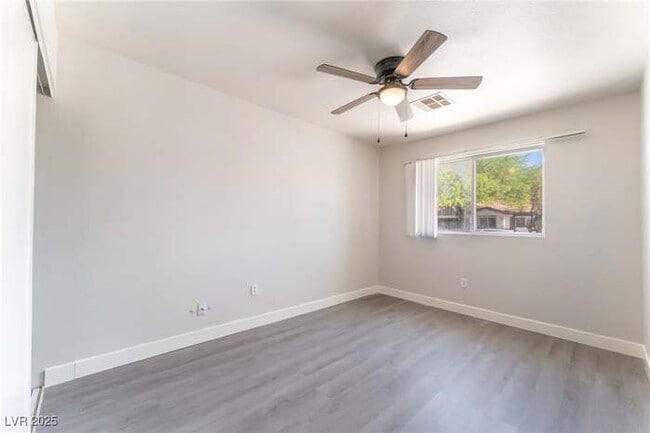 Building Photo - 2111 Hollow Oak Ave