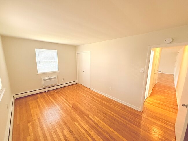 Building Photo - 615 Paxon Ave