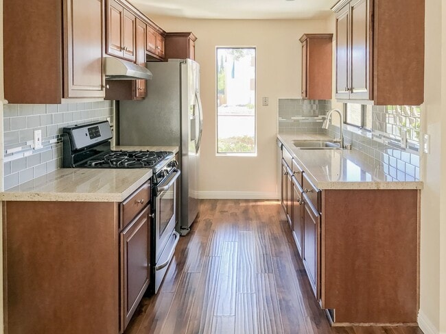 Building Photo - Beautiful Upgraded 2 Bed, 2 Bath with Private Patio!